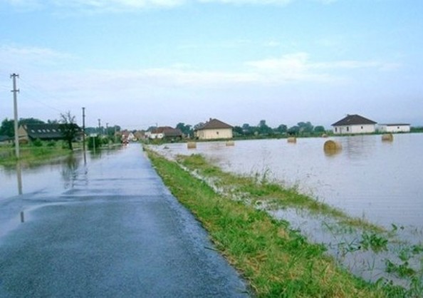 Povodeň v obci Chvojenec